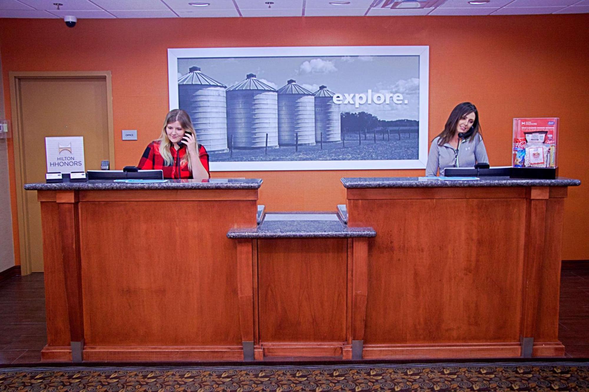 Hampton Inn Sidney Exterior photo